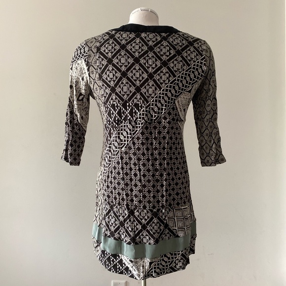 Unique patterned tunic - Picture 4 of 4